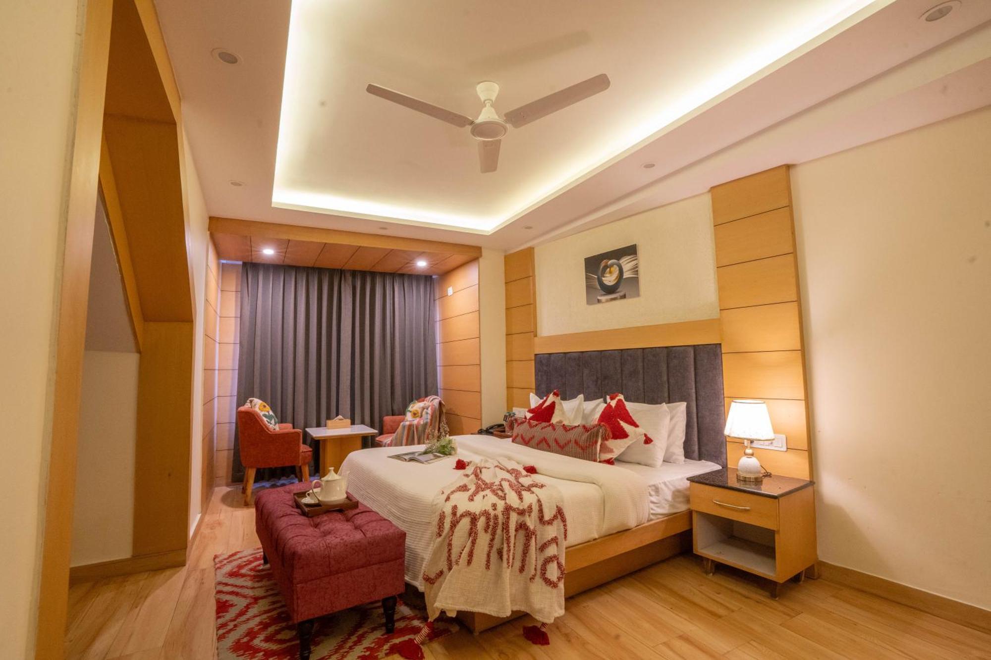 Perfectstayz Premium At Mall Road Mussoorie Ngoại thất bức ảnh