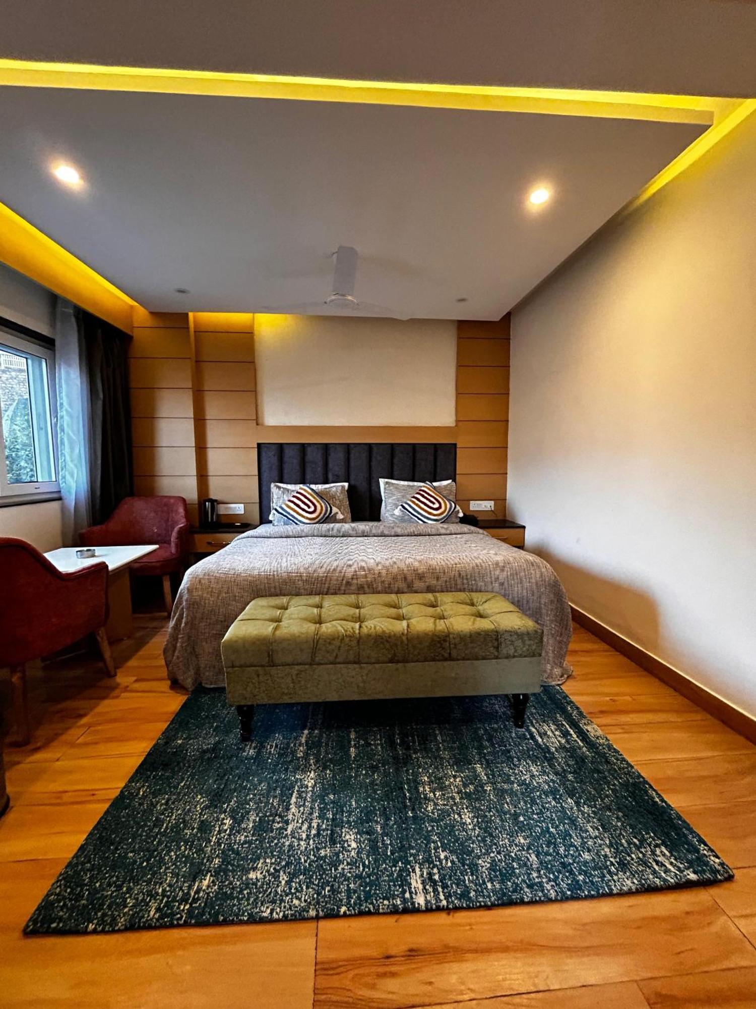 Perfectstayz Premium At Mall Road Mussoorie Ngoại thất bức ảnh