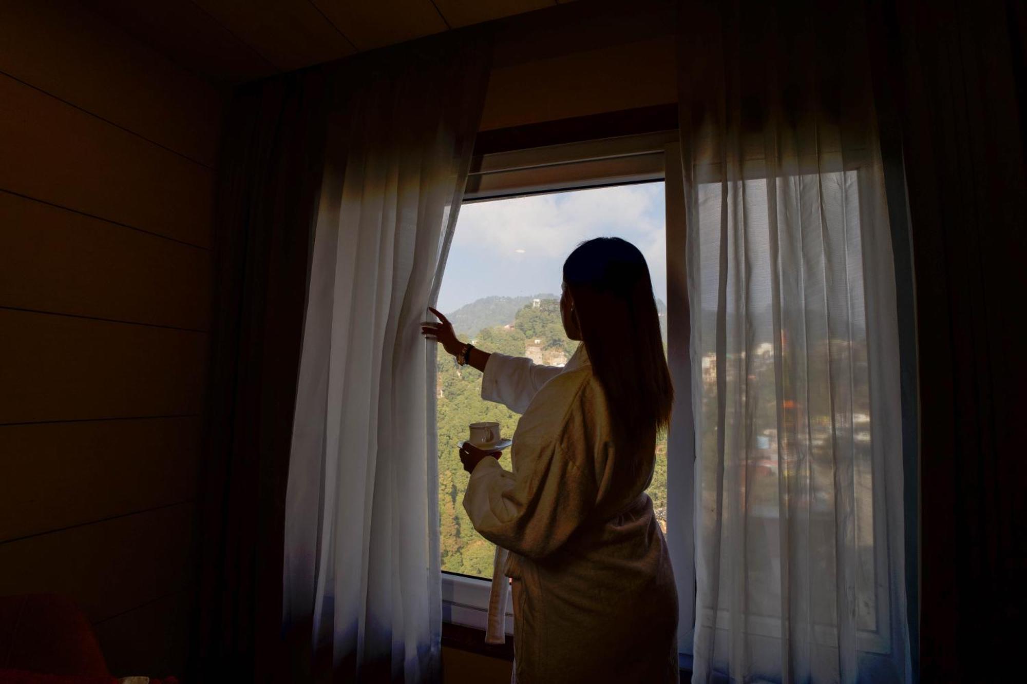Perfectstayz Premium At Mall Road Mussoorie Ngoại thất bức ảnh