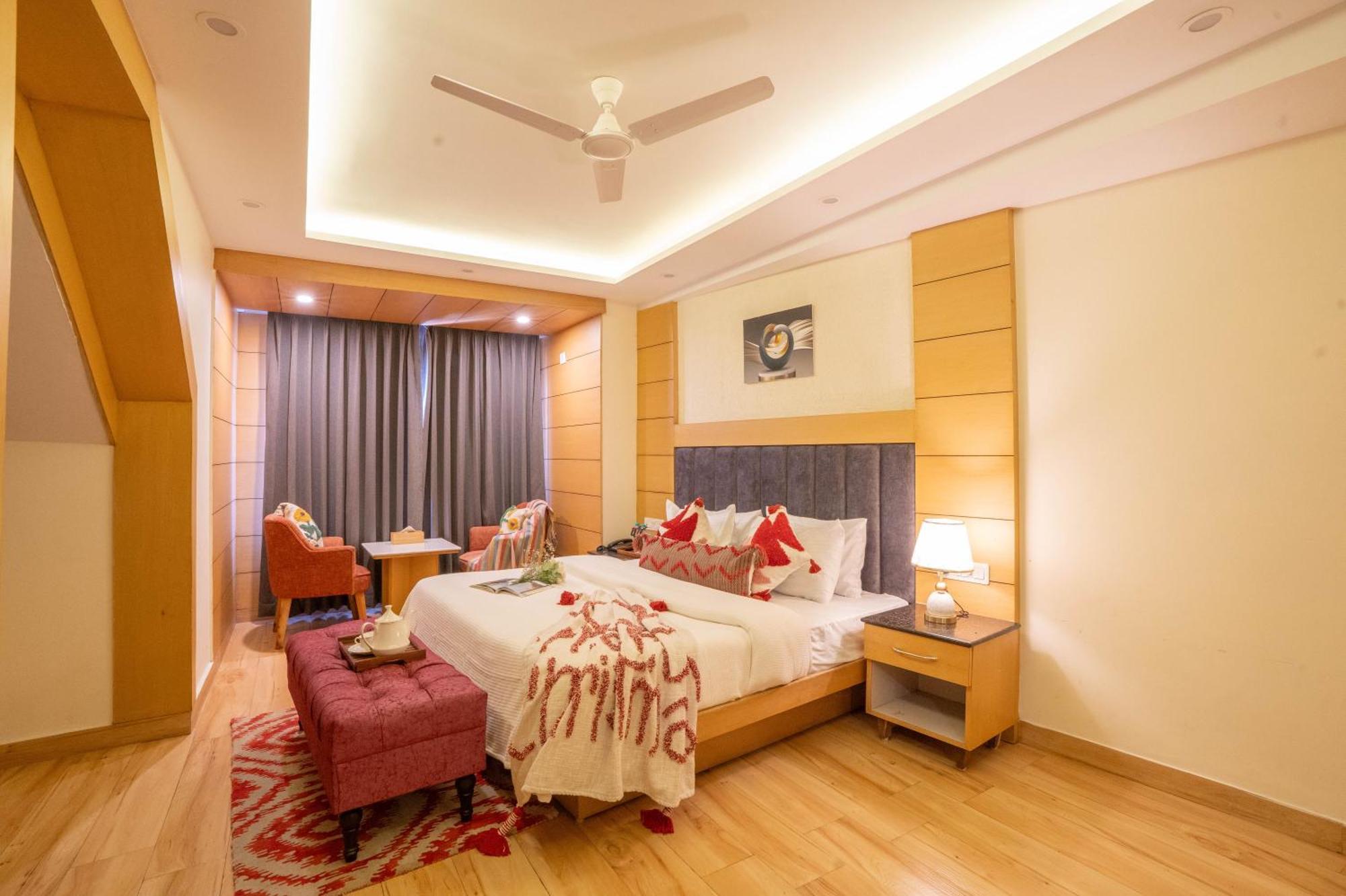 Perfectstayz Premium At Mall Road Mussoorie Ngoại thất bức ảnh